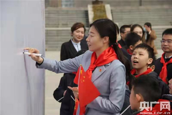 郑州市二七区:拓宽思政课堂边界 建党百年精神永传