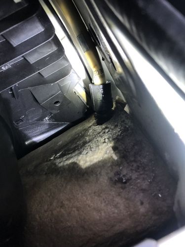 汽车地毯进水是一个常见的问题,通常涉及多个潜在原因.