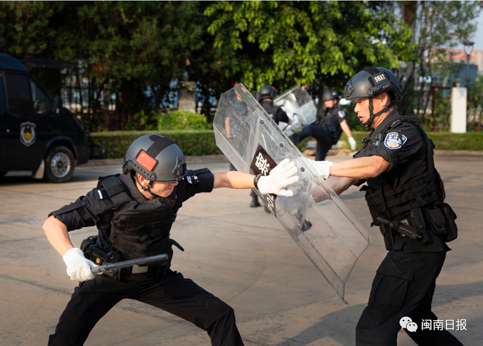 福建漳州110警察的罪人图片