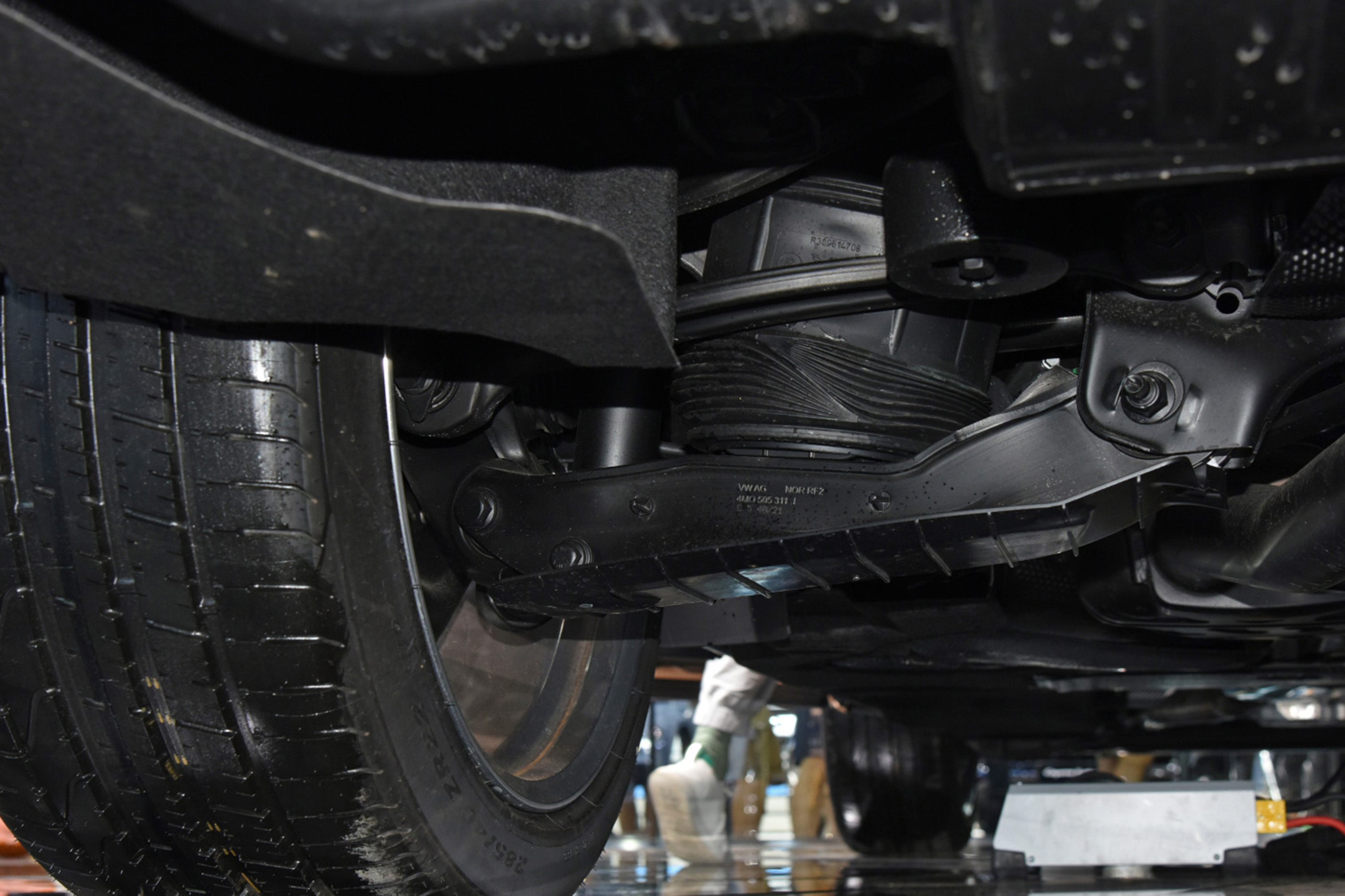 粤港澳车展丨库里南也不过如此吧?宾利添越长轴距首发限量版亮相