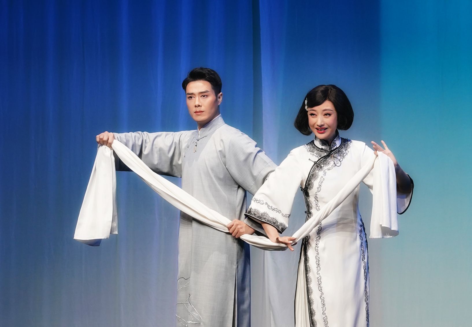 新编现代京剧《石评梅》上演,革命精神感染学子