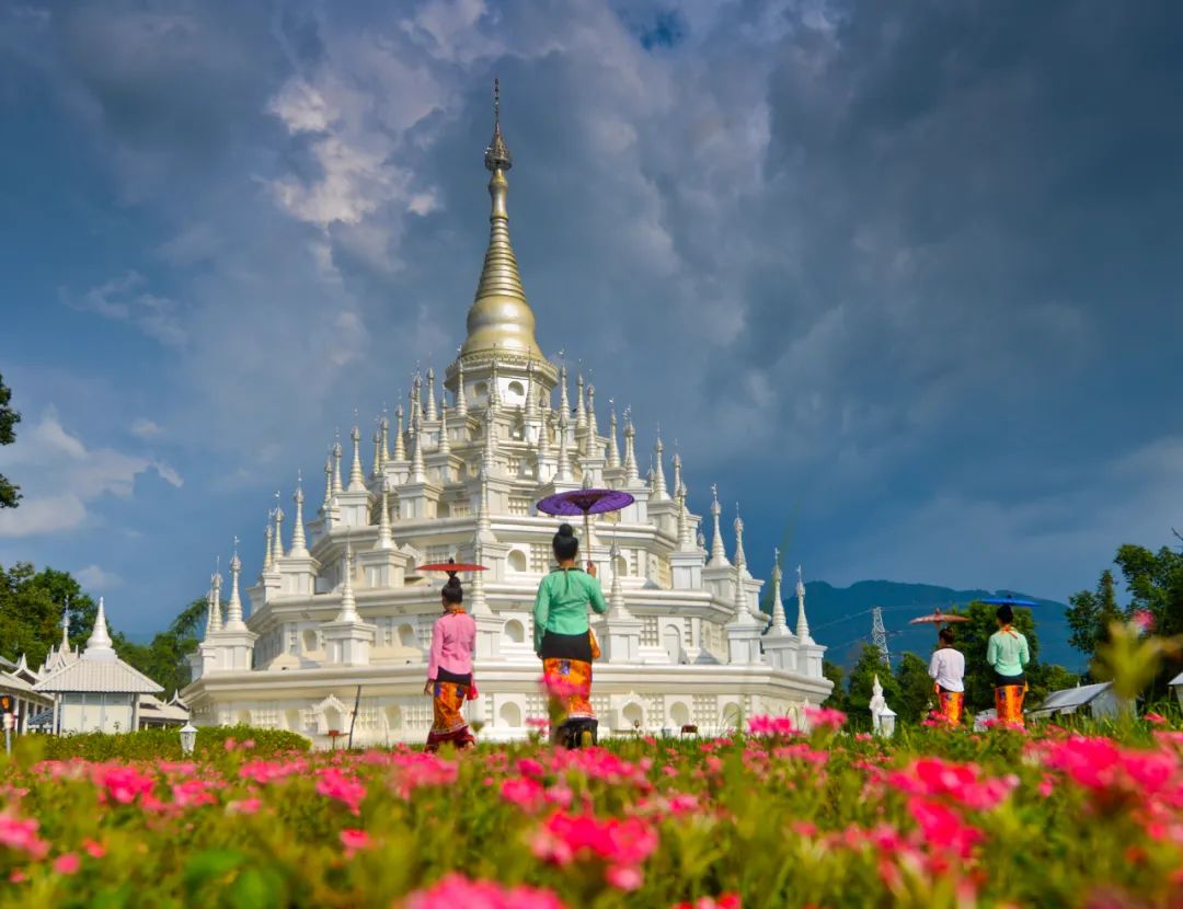 乐享云南丨美景·德宏金银双塔