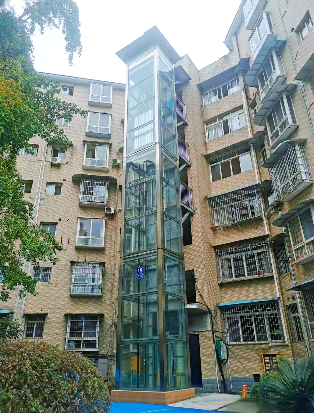 高坪区老旧小区电梯改造,多台电梯已落地见效