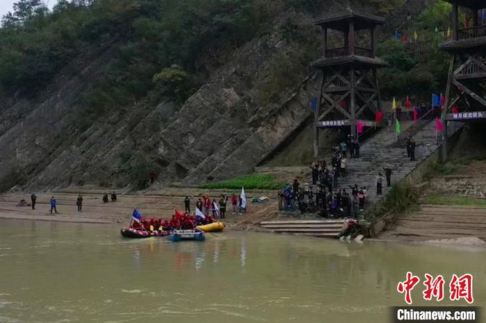 "千里嘉陵第一漂"在四川朝天开启 25名队员10天后将漂到重庆