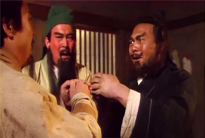刘备刚起兵时,关羽和张飞可能并不受重用