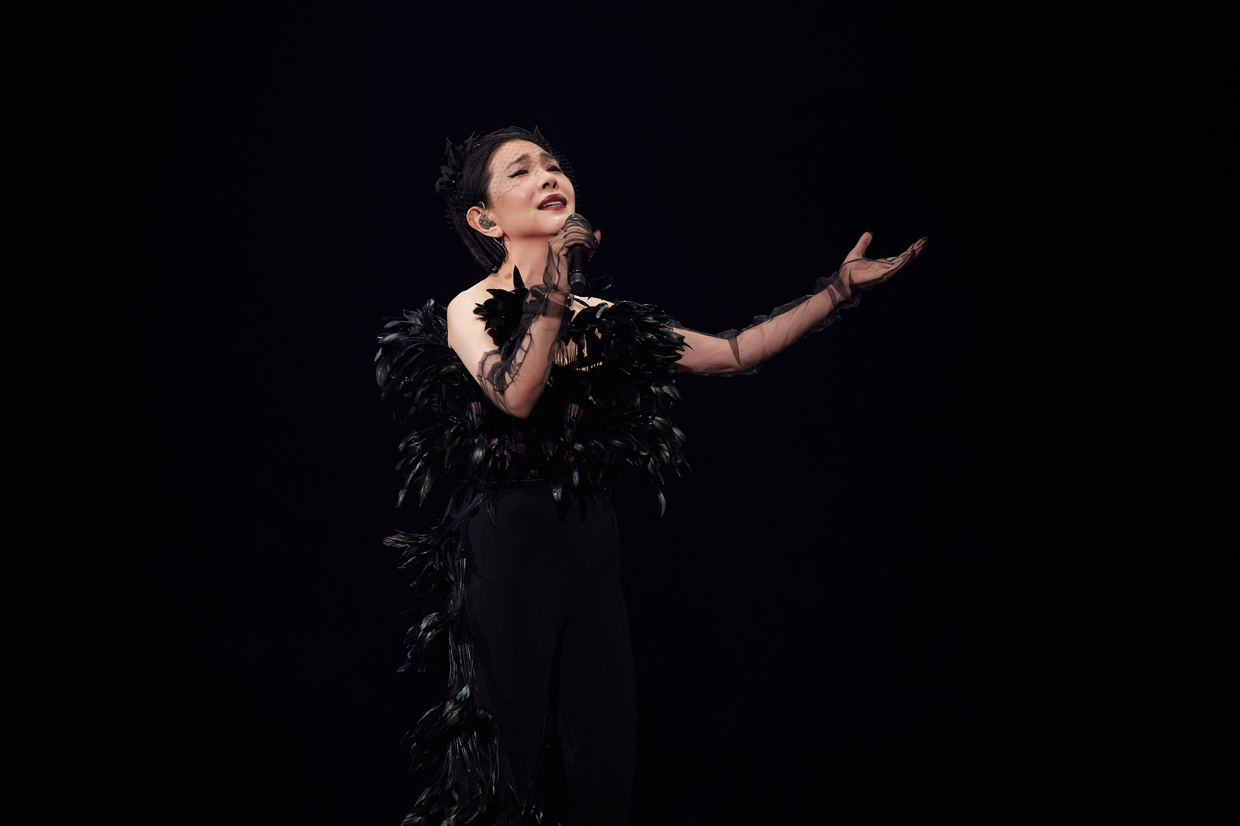 张清芳 stella历经悲欢离合推出岁末感恩单曲《水深之处》