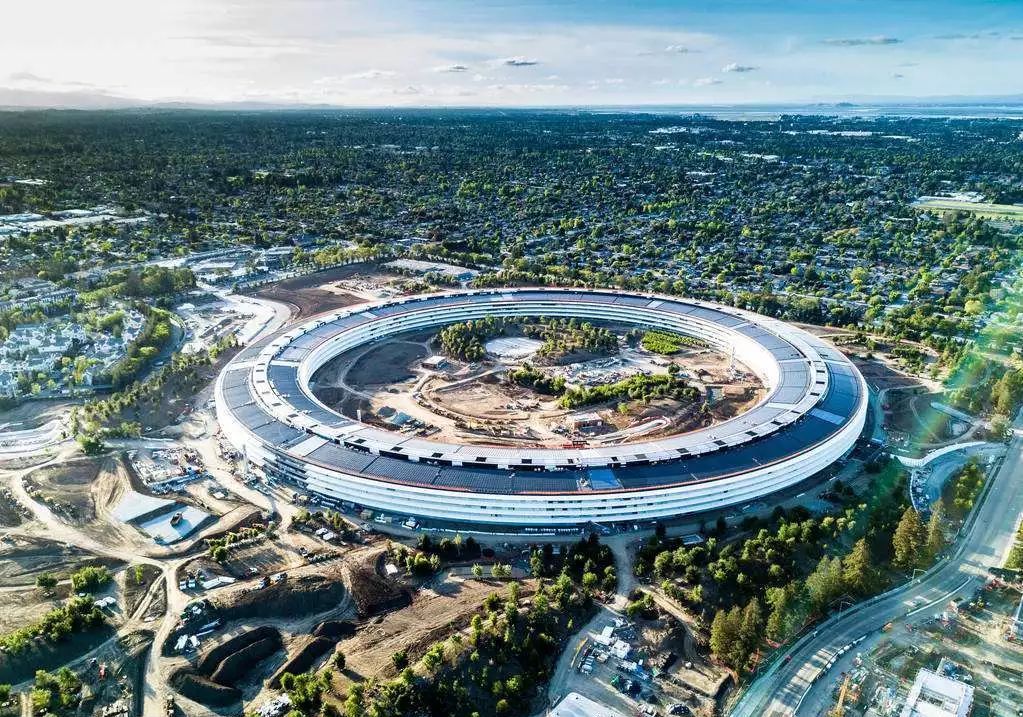 行为经济学家提醒我们,群体智慧指的是结合独立判断的价值