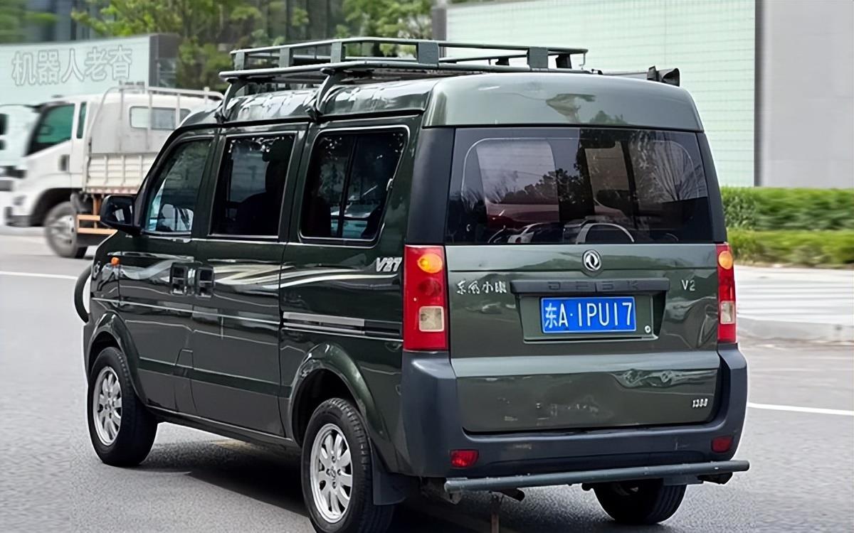 这内饰也太简单了吧,东风小康v27改装床车,7座小面包打造露营车