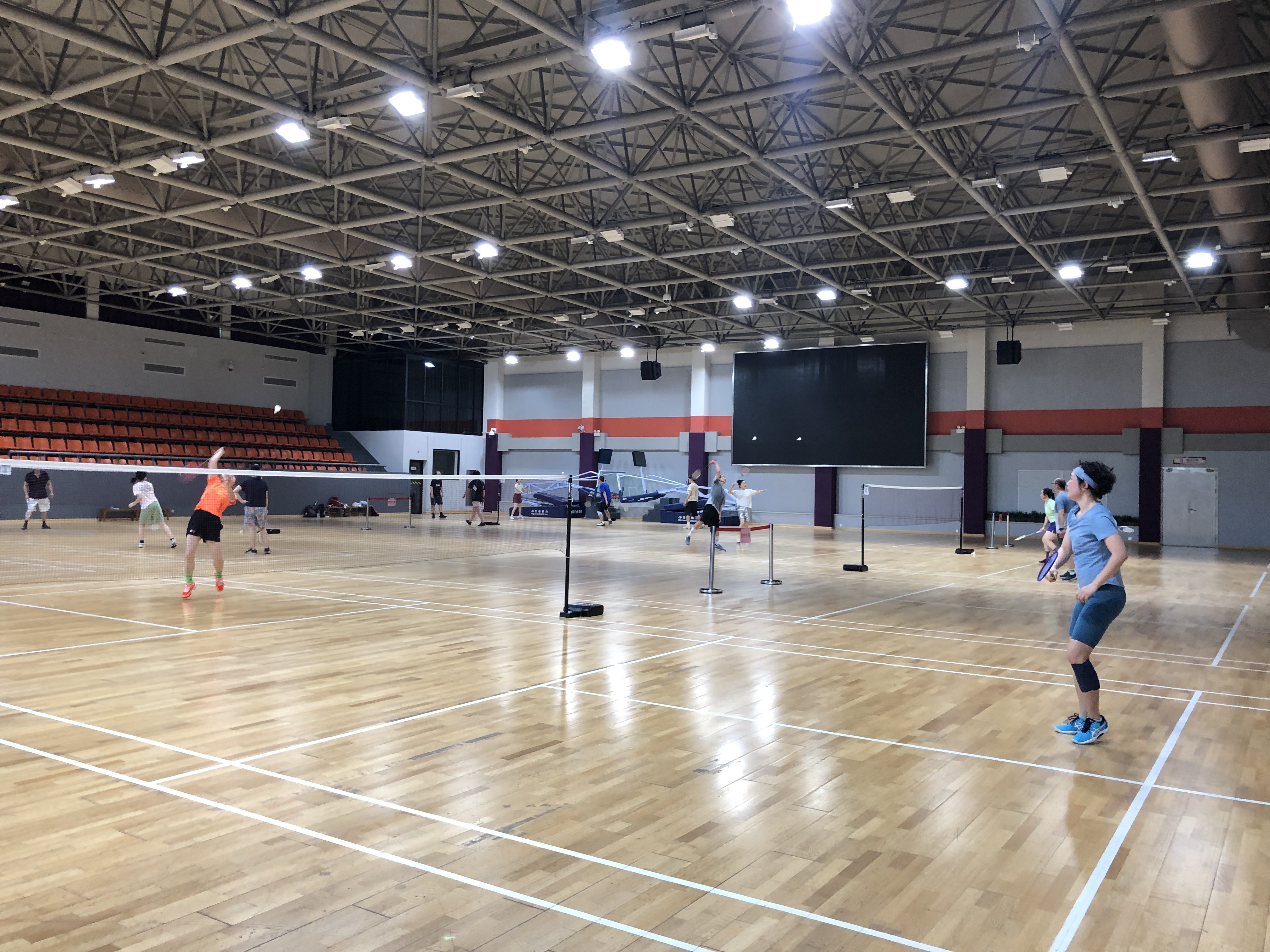 视频丨静安体育馆羽毛球馆开放,一周预约名额被"秒抢"