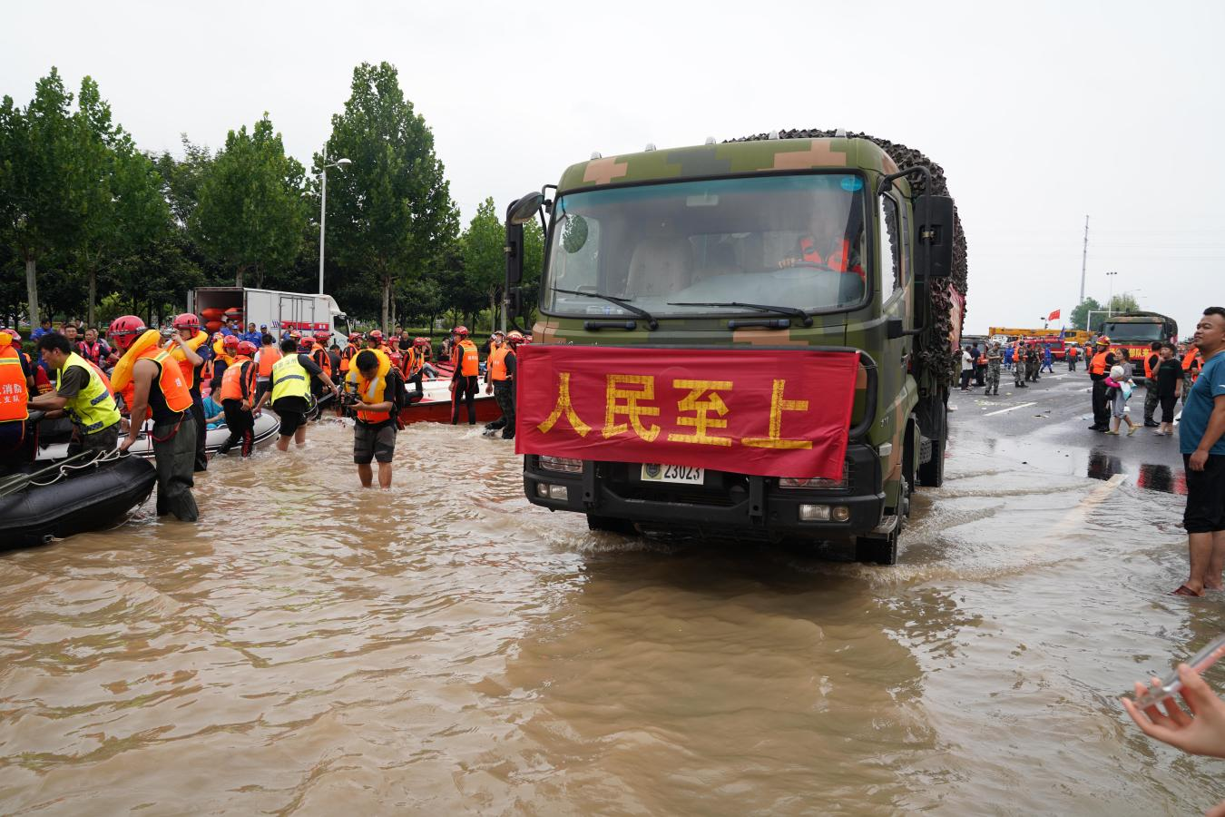 驰援郑州图片