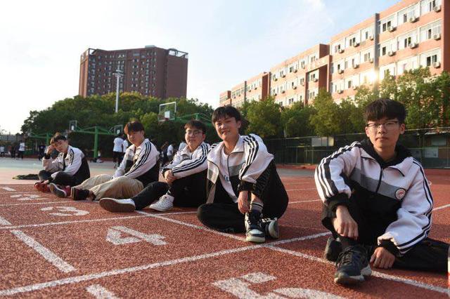 让青春在"门前背后"绽放无限可能——阜阳红旗中学学子拍摄微电影获