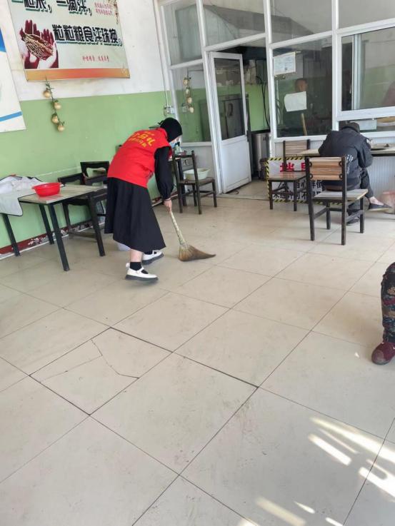 【网络文明建设】威县县委网信办组织张营乡网络文明志愿者开展慰问