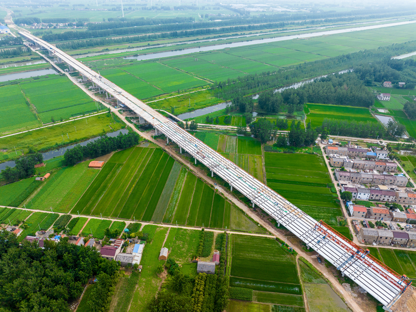 淮河入海水道特大桥176榀预制箱梁安装完毕