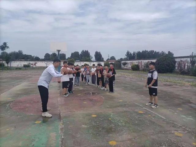 濮阳市昆吾小学赴南乐县张果屯镇丁庄中心小学开展交流活动