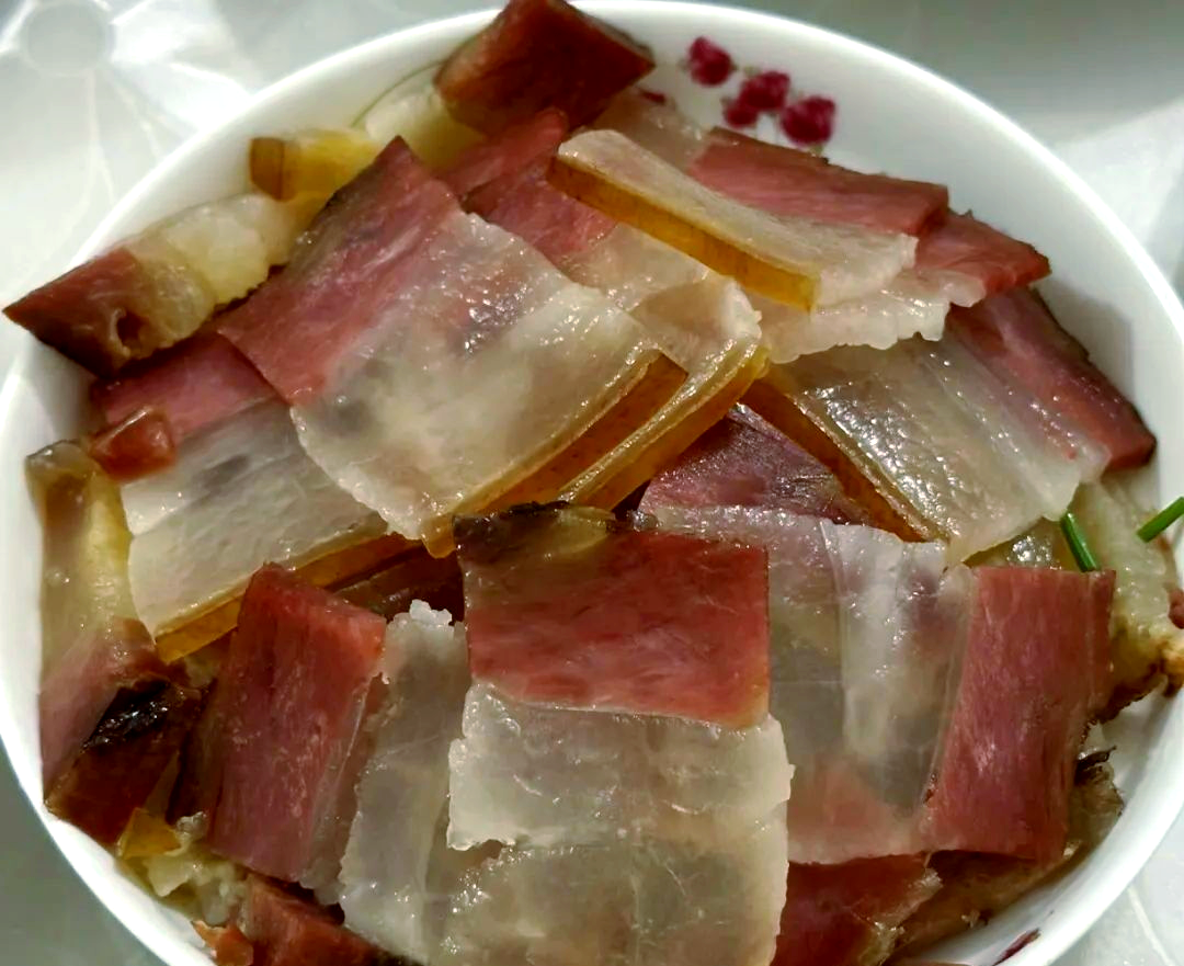 蒸腊肉的正确方式:掌握这2步,让腊肉香嫩不咸!
