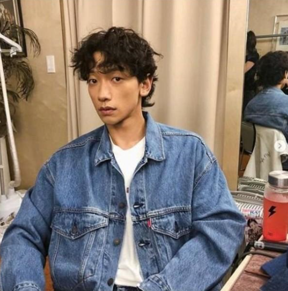 rain晒出近况,人因太瘦而脱相,面色憔悴尽显沧桑