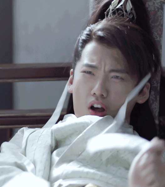 他是德云社的少班主,16岁离家,在外租房,这个富二代让人心疼