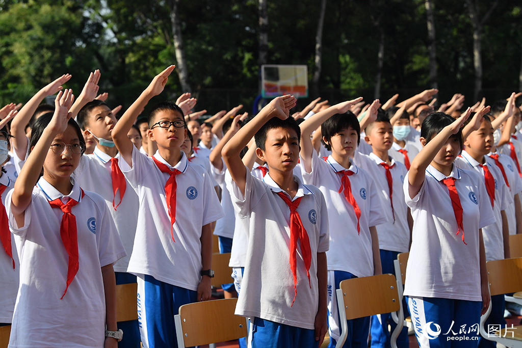 北京中小学生开启新学期