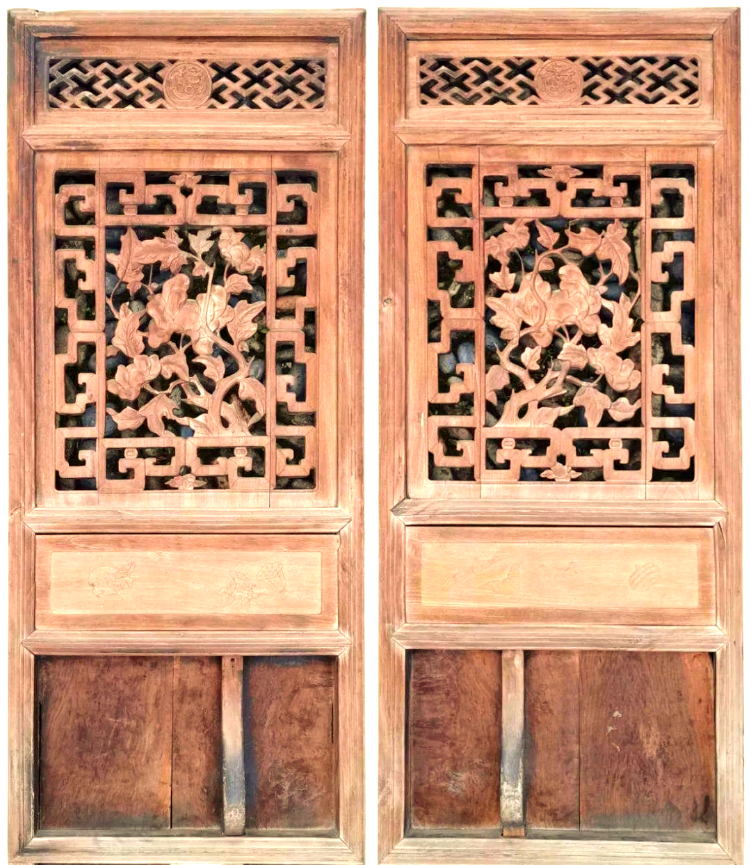 凉窗的格子设计单薄而雅致,又被称为格子窗;而暖窗则以其厚实的样式和