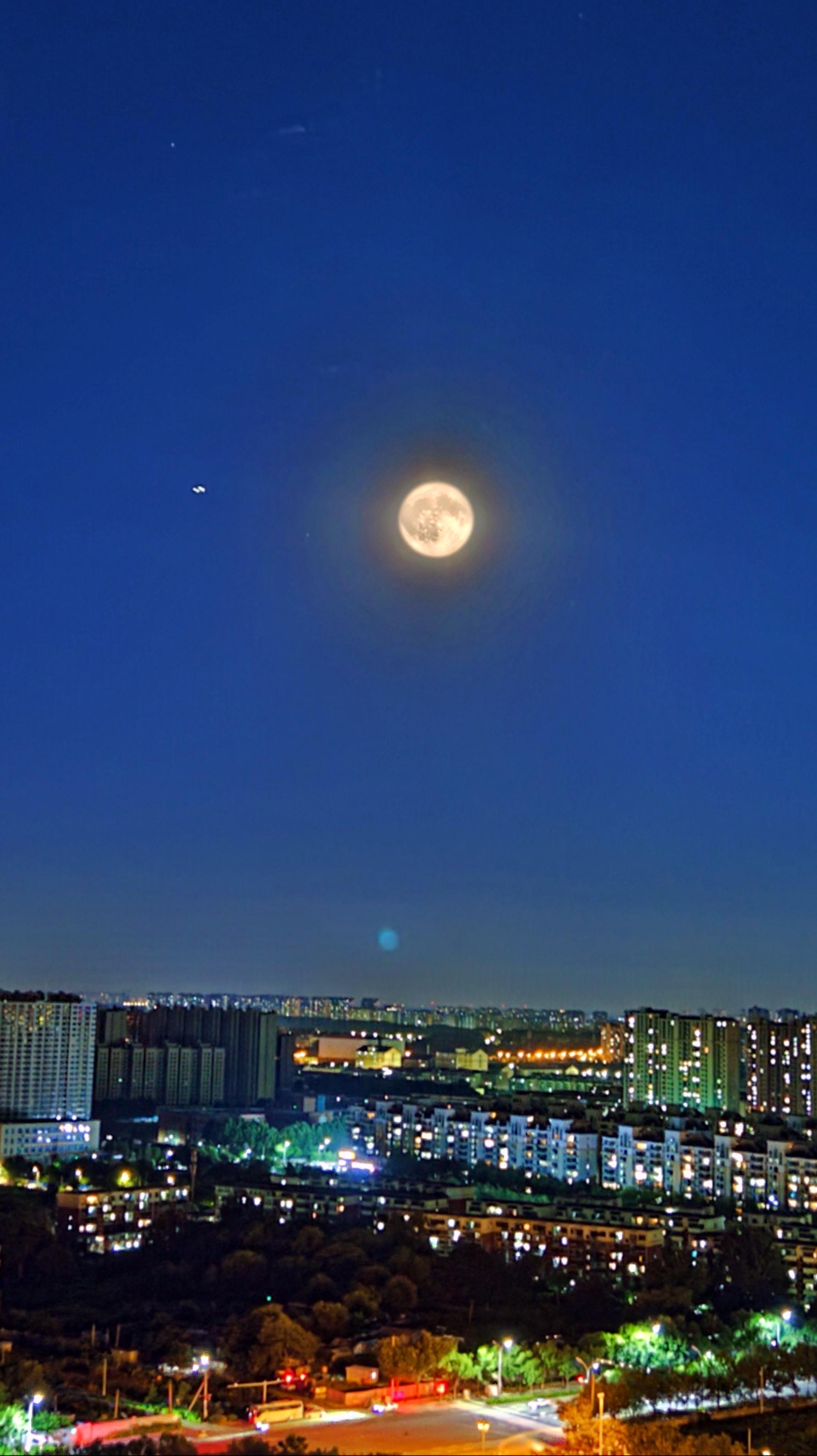 十五的月亮十六圆,北京今夜的月亮又大又圆又亮