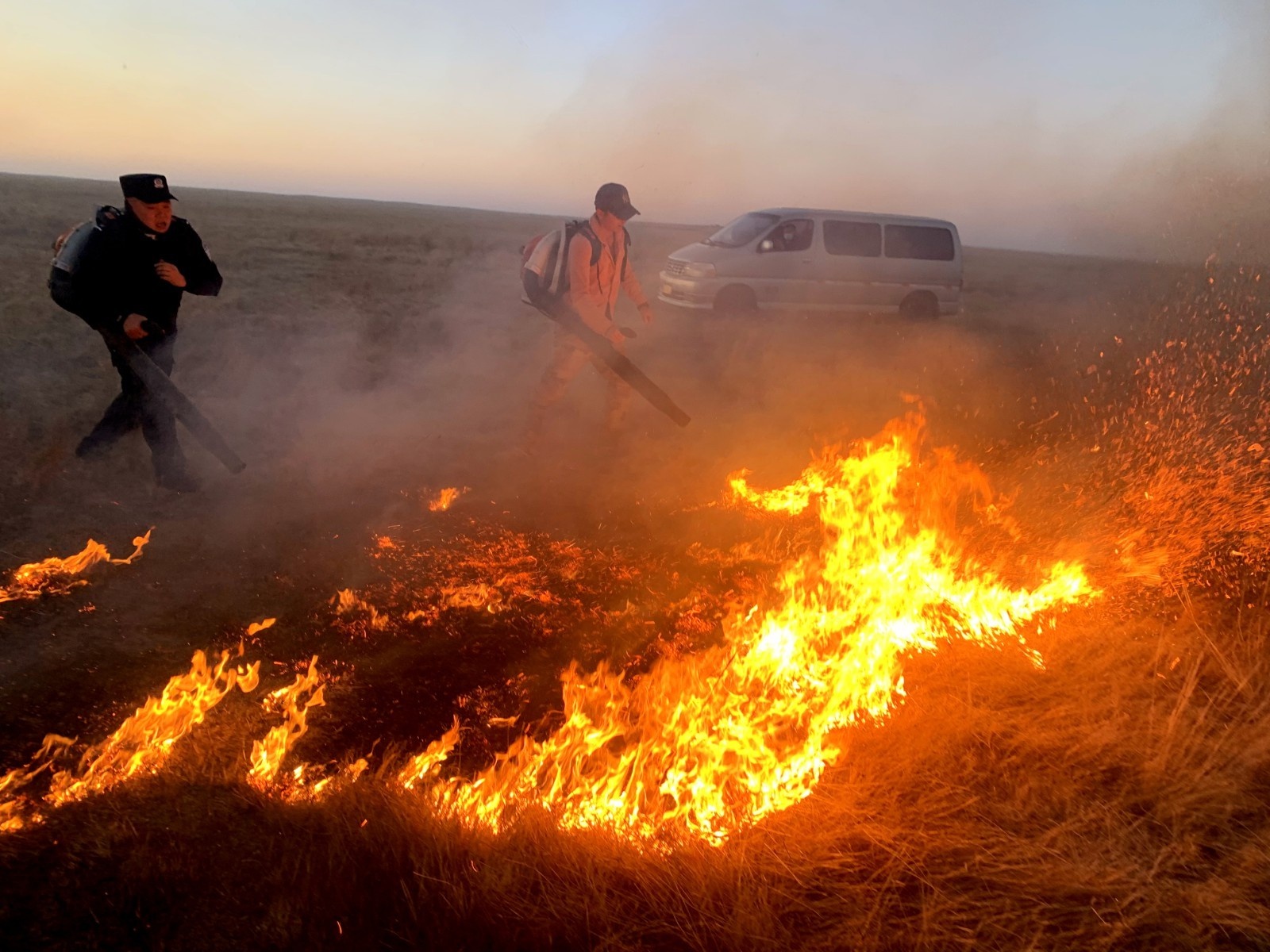 内蒙古呼伦贝尔:成功堵截入境草原火灾