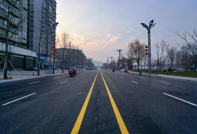 仪陇滨江大道宏德中学至一桥段通车啦