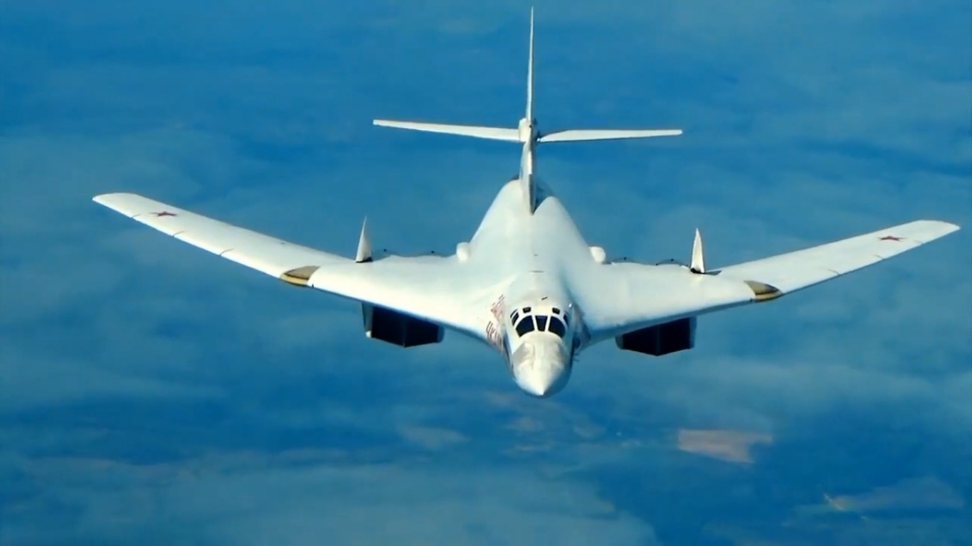 素有"白天鹅"之称,俄罗斯图-160战略远程轰炸机