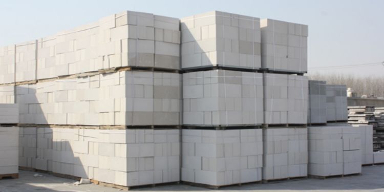 砂加气砖最合理配方为石灰石占20-30%,水泥占10-20%,砂石占60%