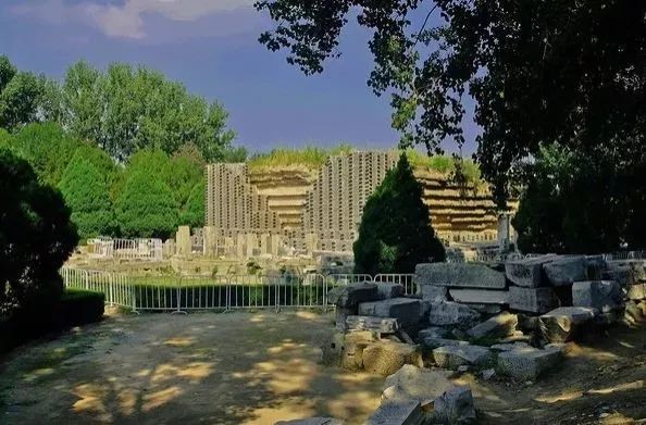 (蓄水楼 图源:马蜂窝 沧海鸿影)