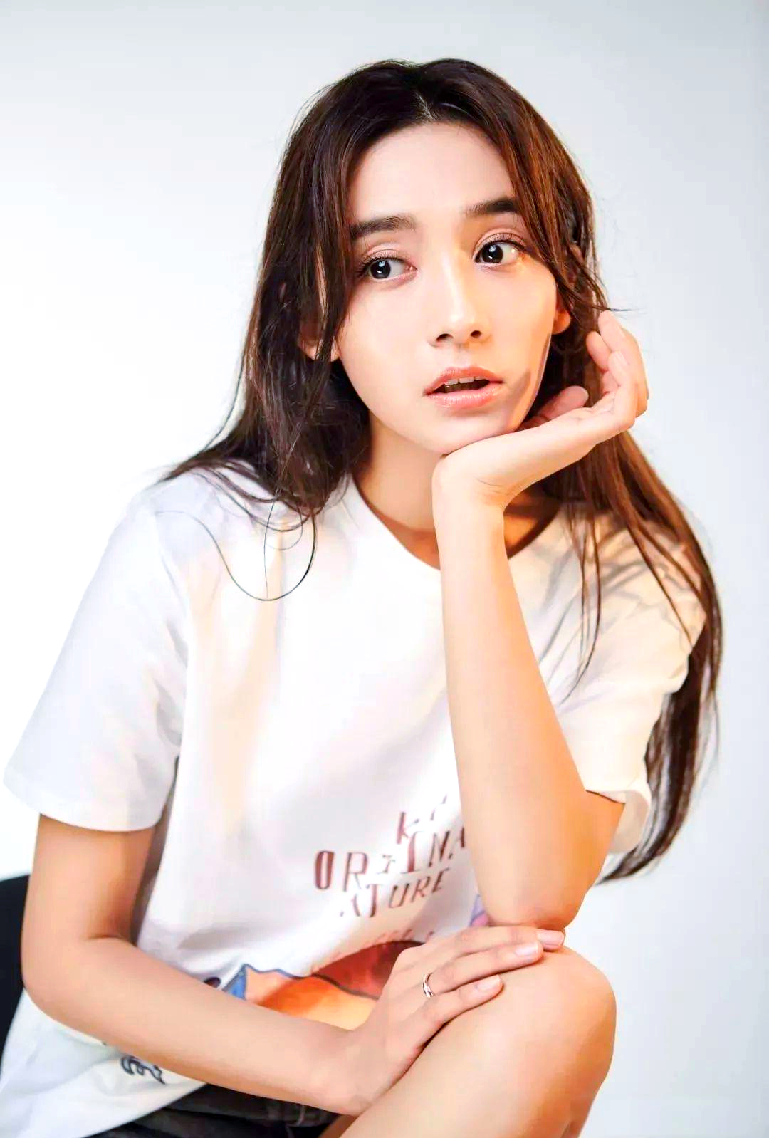 李若宁:从古装角色到时尚辣妈的精彩人生