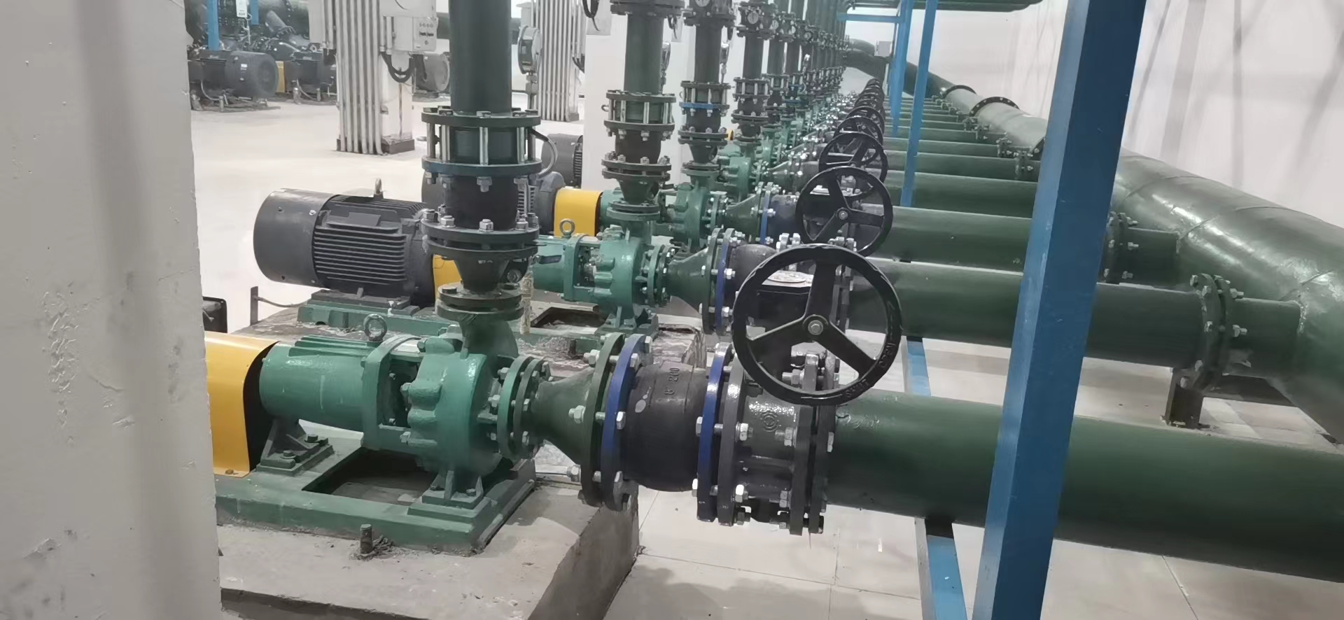 氟塑料合金泵与管道的连接方法