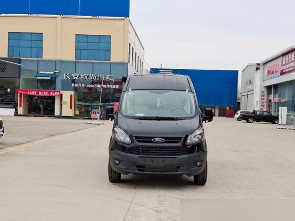 新全顺中轴中顶汽油自动挡房车2 2 2对卡六座布局 后横床