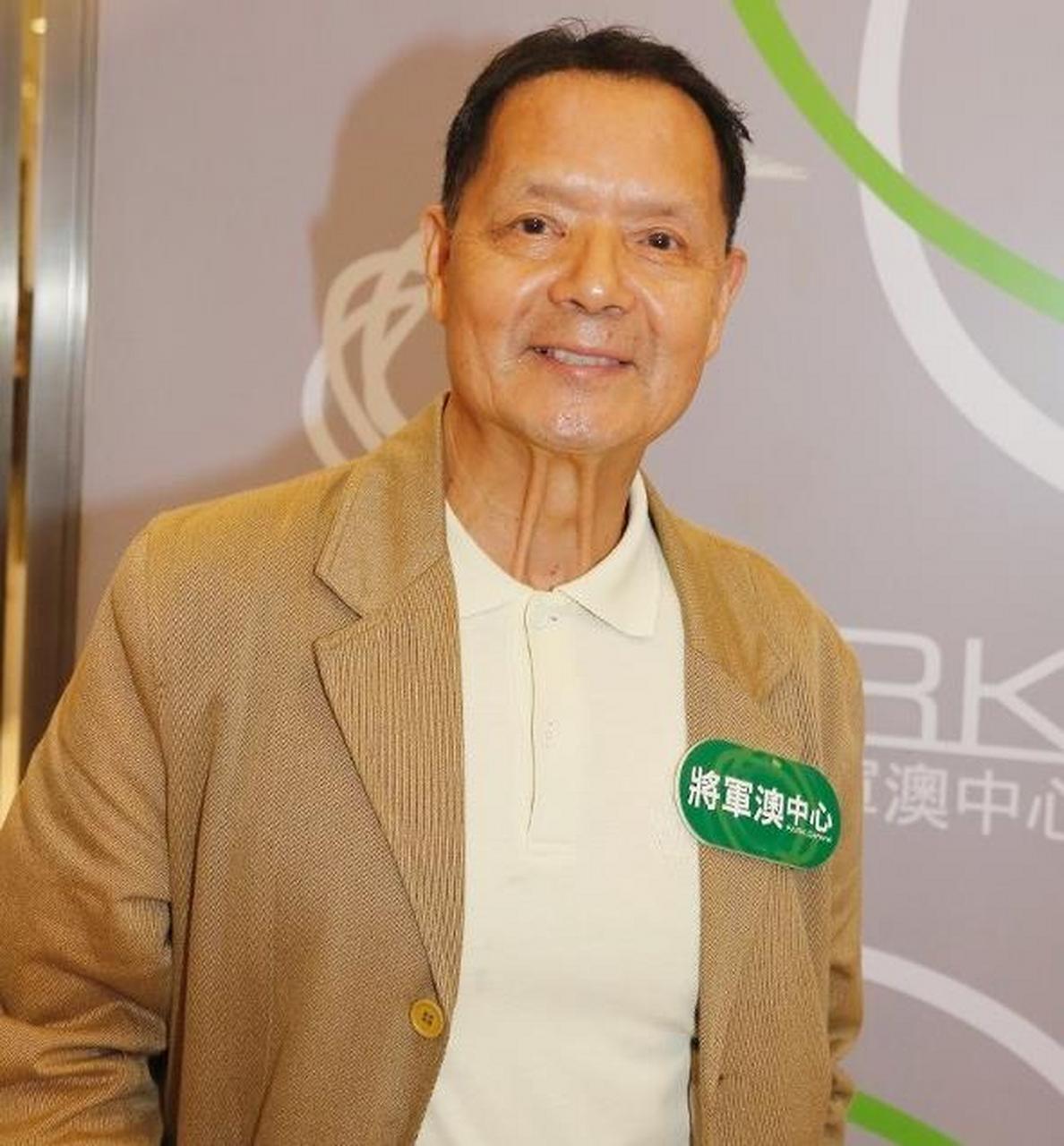 据港媒5月7日报道,71岁的香港艺人吴大强出席活动接受采访时,突然摔倒