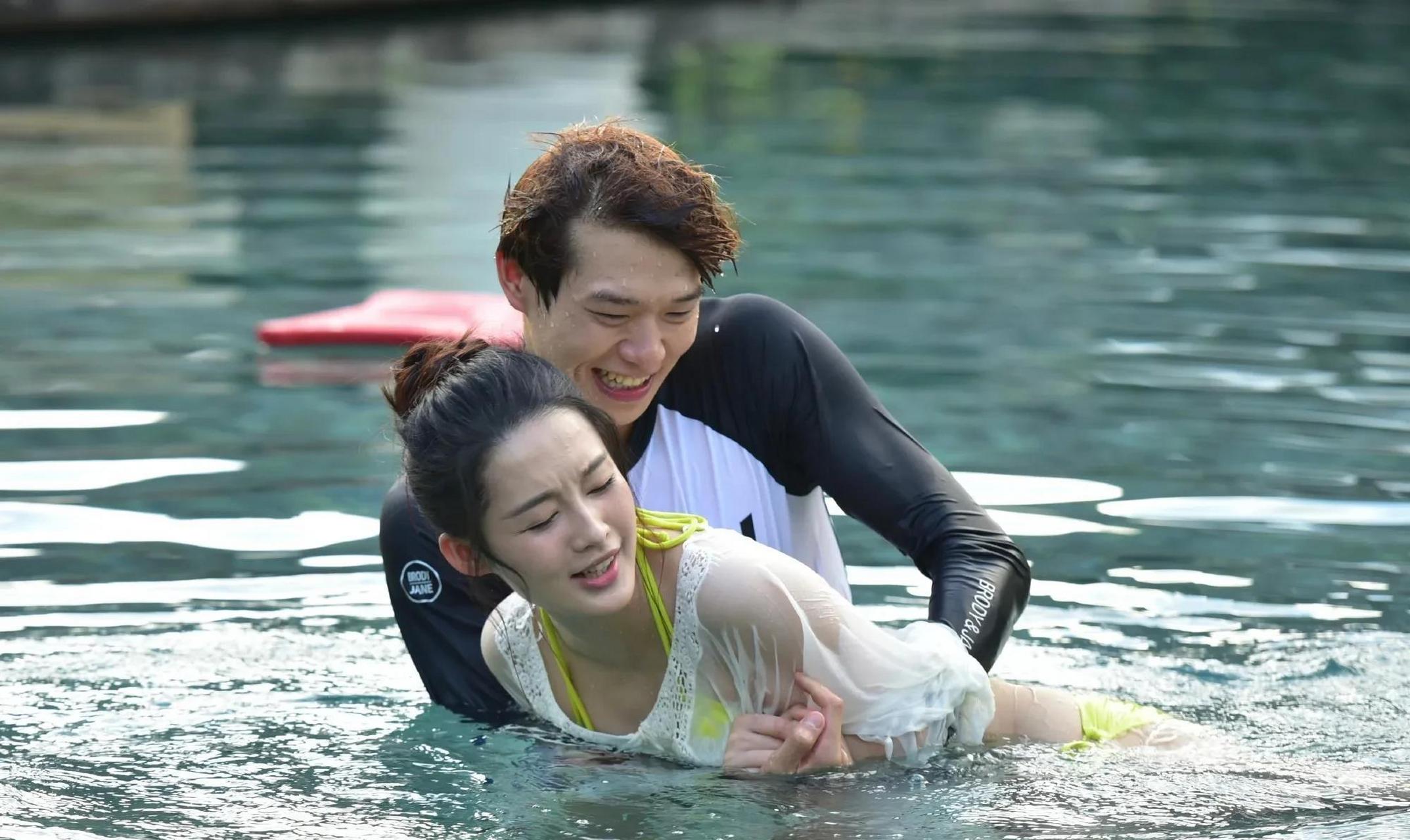 魏大勋到底有何魅力? 绯闻女友涵盖70.80.90?