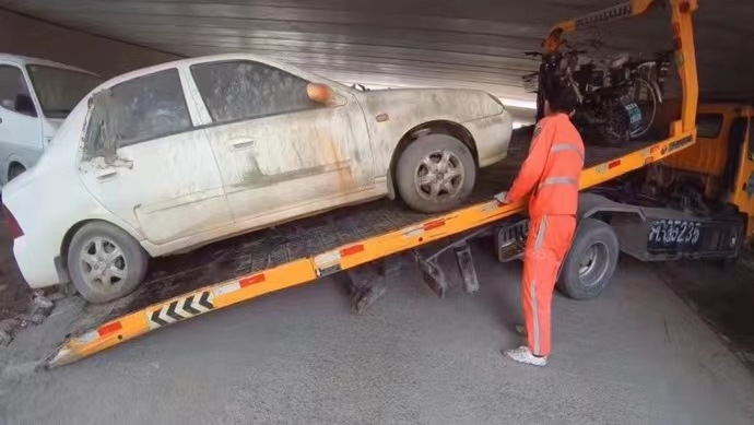 上海僵尸自行车图片（上海僵尸车怎么举报电话）《上海 僵尸车》