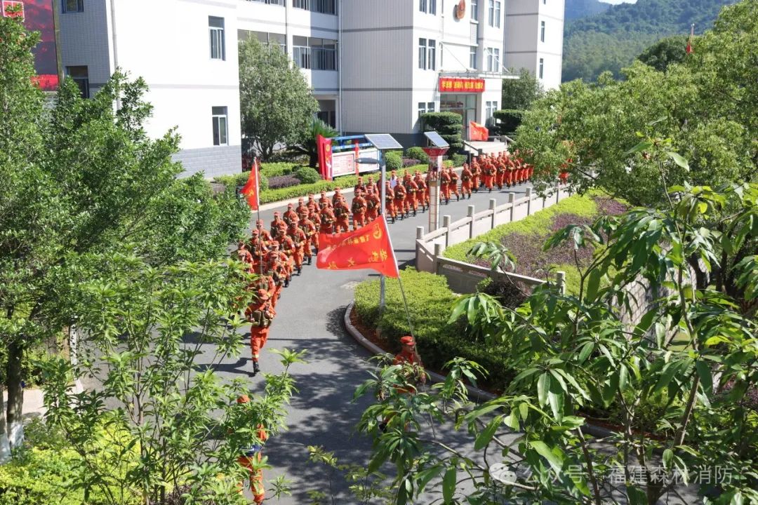 福建福州:常备不懈抓战备 灭火拉动练能力
