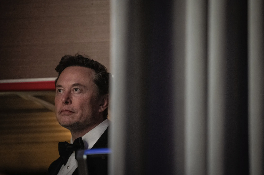 世界首富马斯克的独角戏：如何成为X上的绝对主导者？