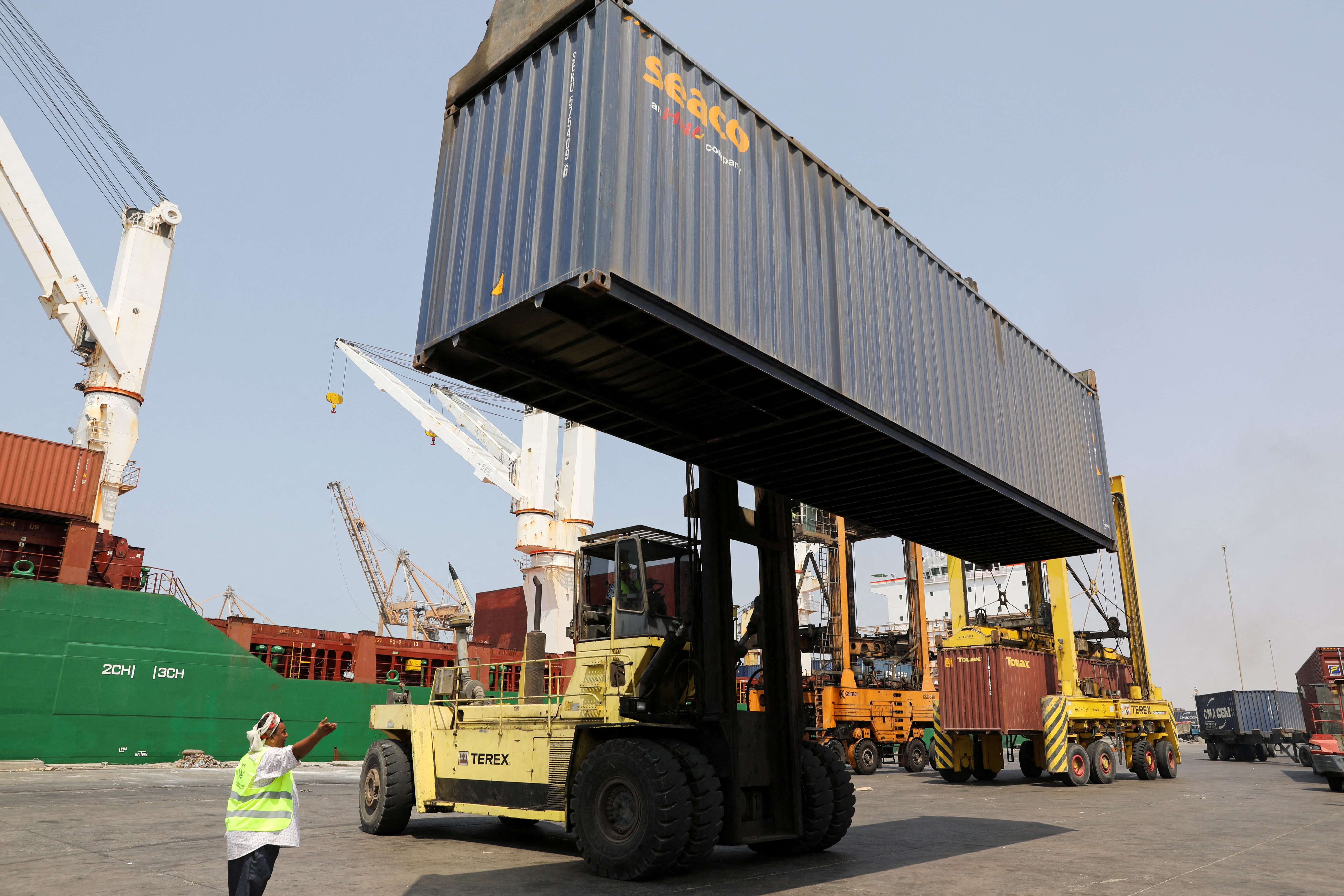 也门荷台达港收到7年来第一船"一般贸易货物"