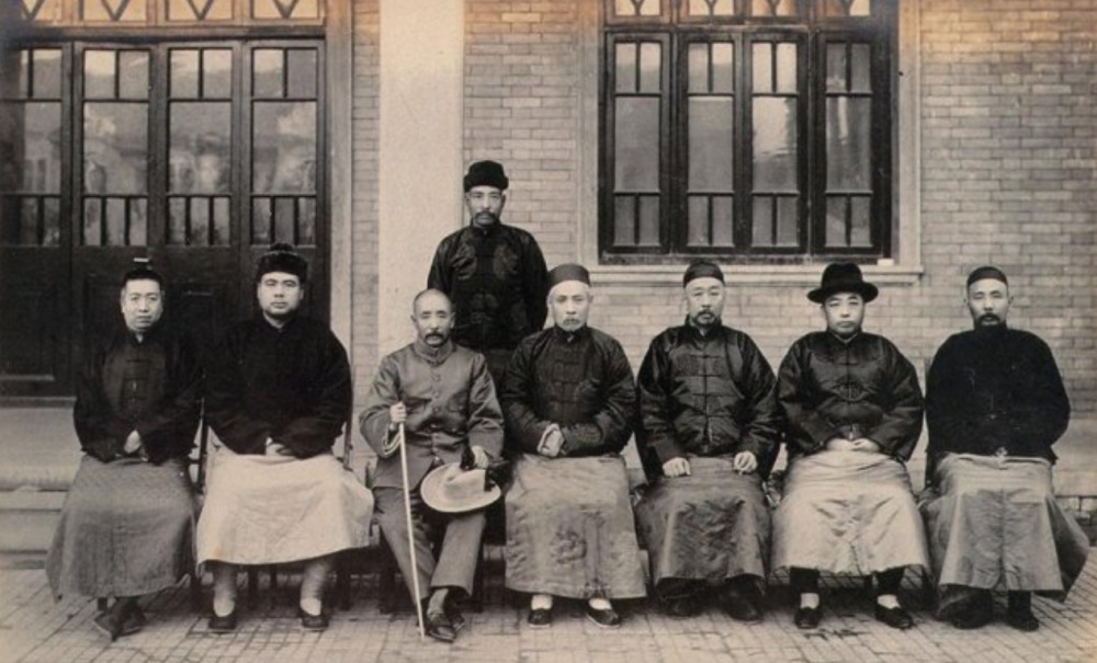 北洋舅爷吴光新:后台硬履历漂亮,因犯此忌,高开低走,惨死香港