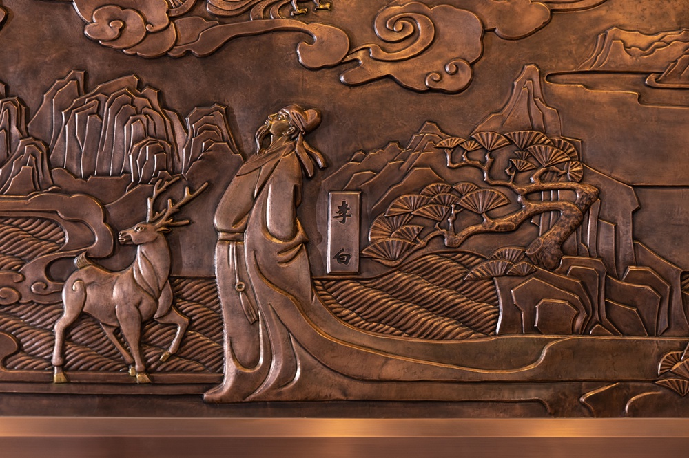 国家级非遗技艺铜壁画亮相"诗路高铁"