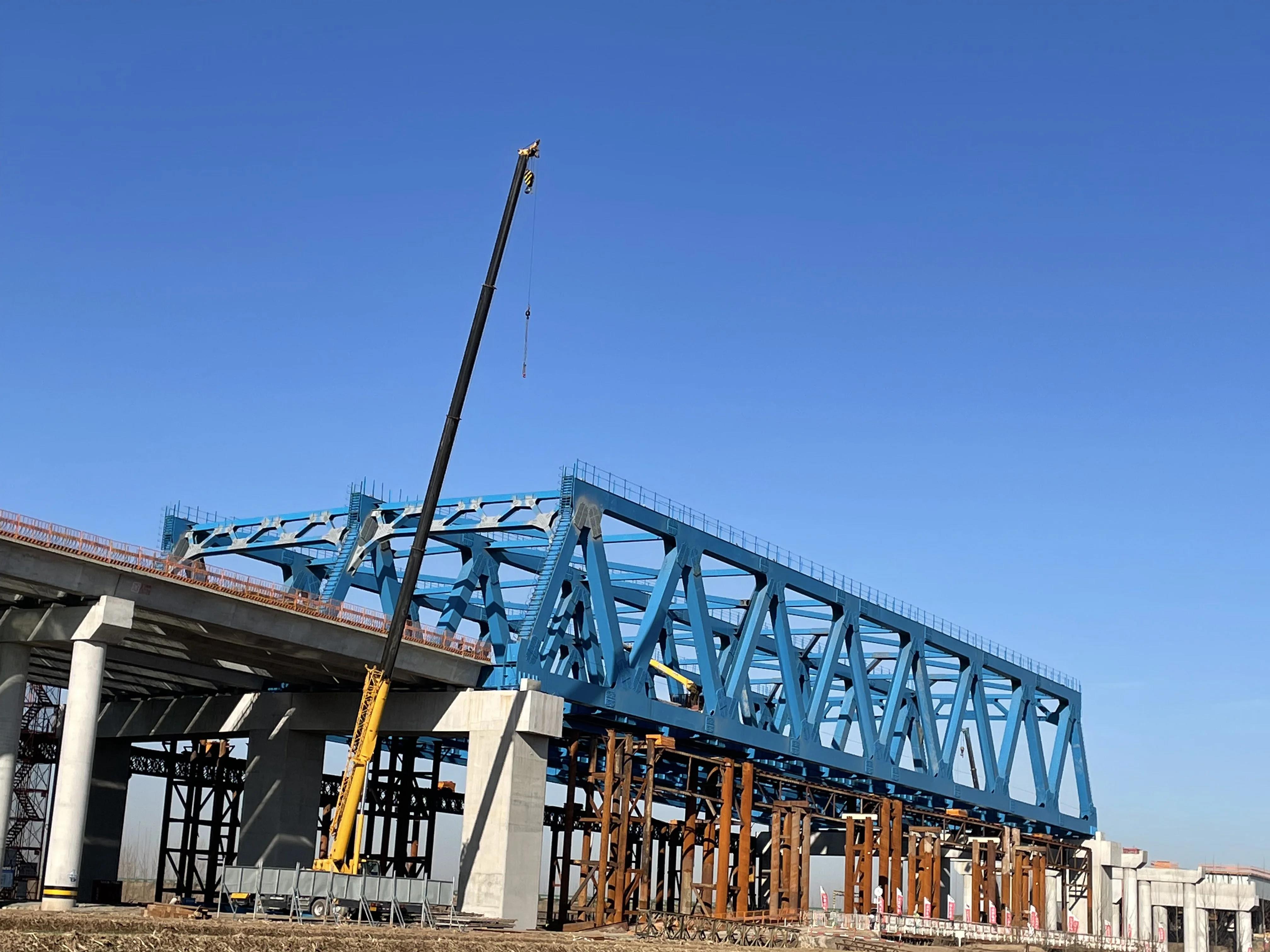 沾临高速小清河特大桥预制箱梁全部吊装完成