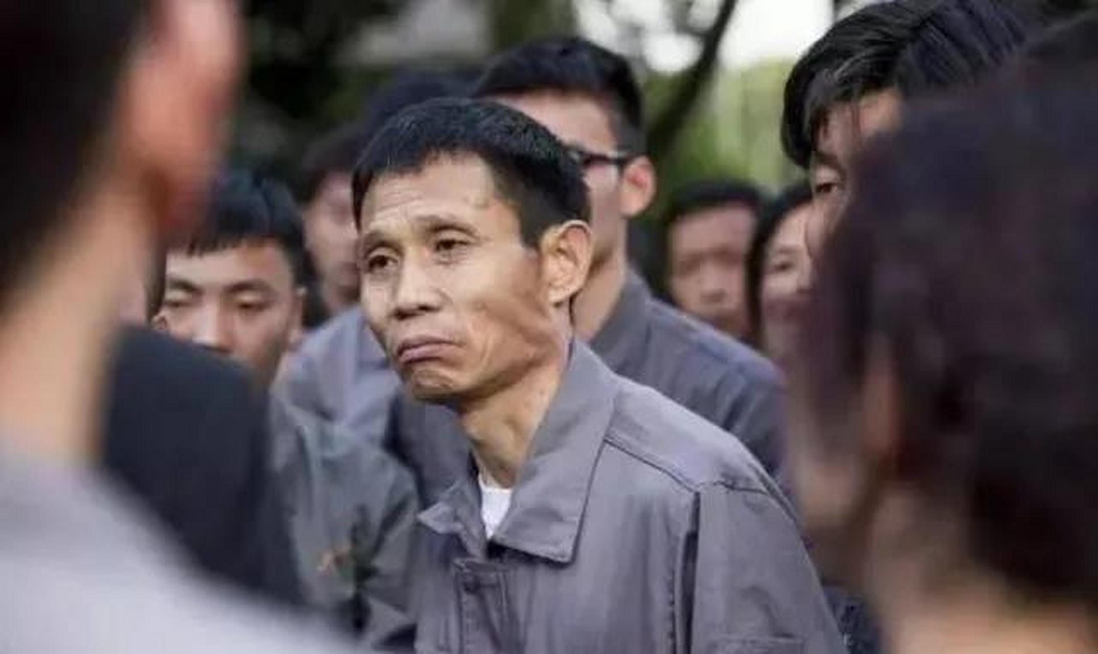 上个世纪90年代末,下岗大潮中,千百万工人被迫离开熟悉的工厂,一代人