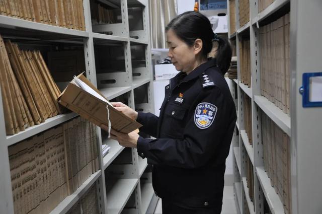 户籍民警罗小萍:风雨兼程三十载,热忱服务解民忧