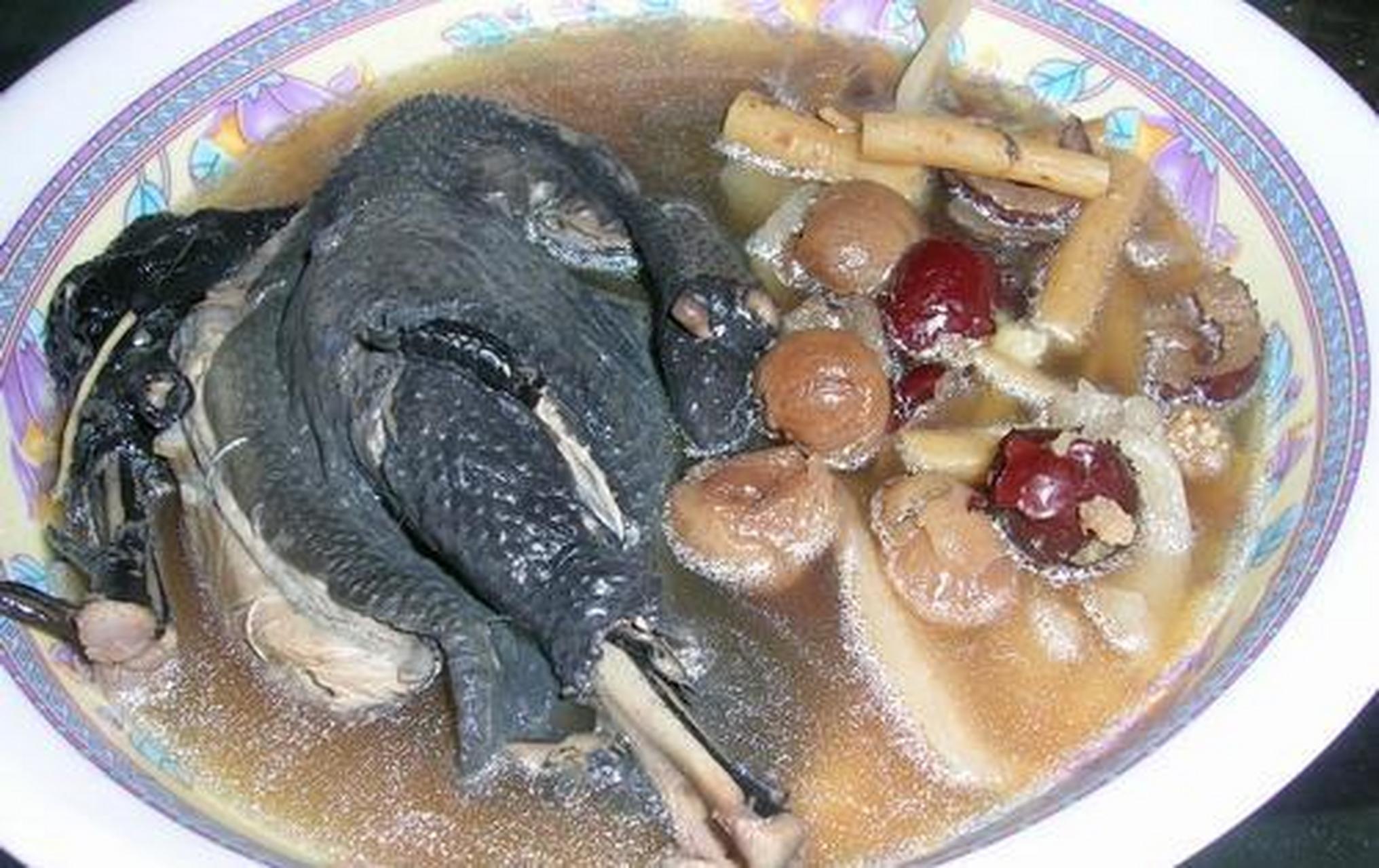 我叫秦丽,今年38岁了,和老公结婚有十年了,他是家里的老疙瘩,上边有两