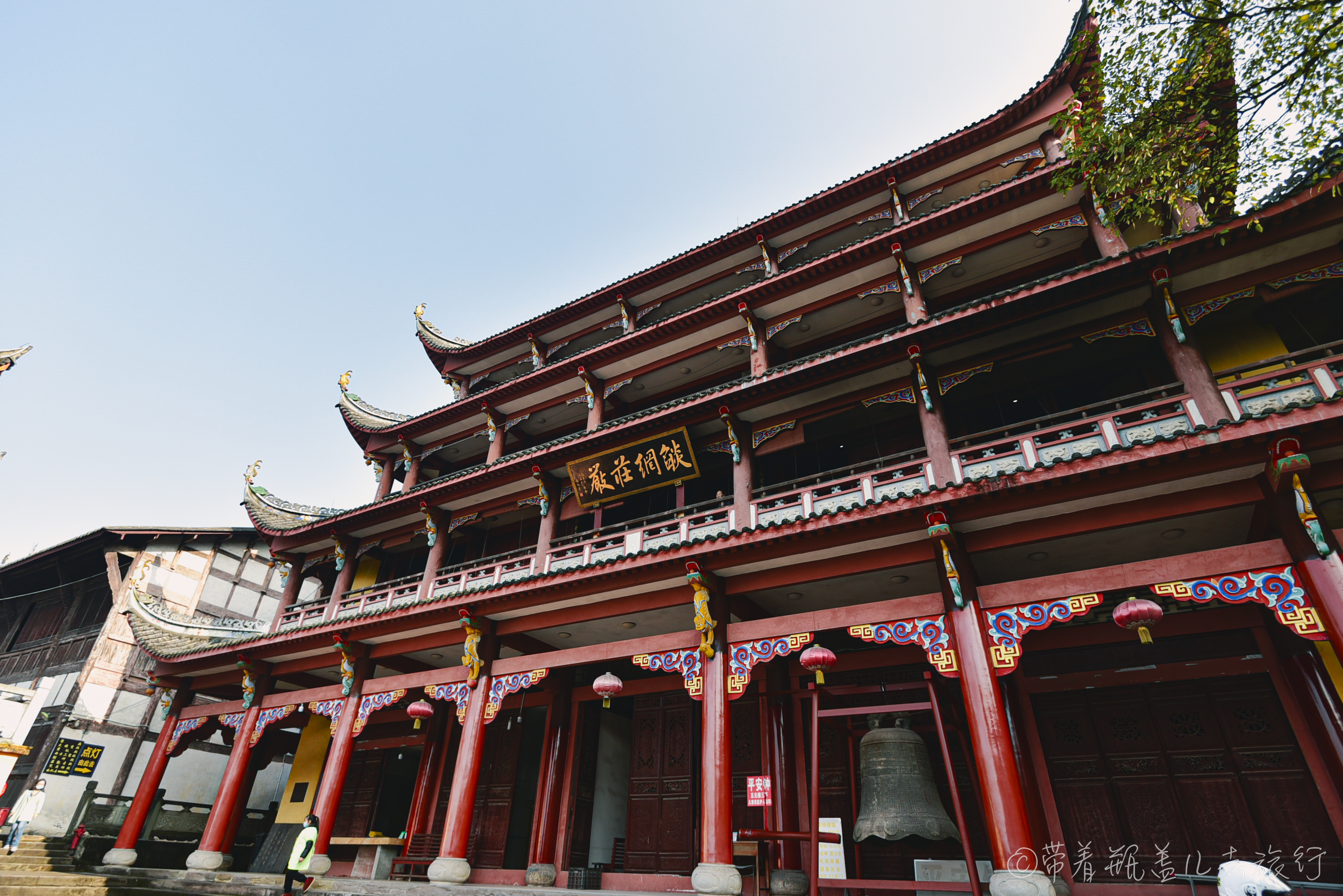 南山上这座寺院,竟是重庆现存最古老的寺院,香火旺盛,年代不详