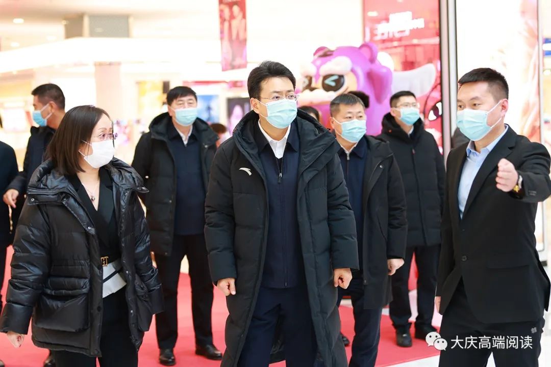 年初五,李世峰到高新区龙凤区调研检查:在岗在位在状