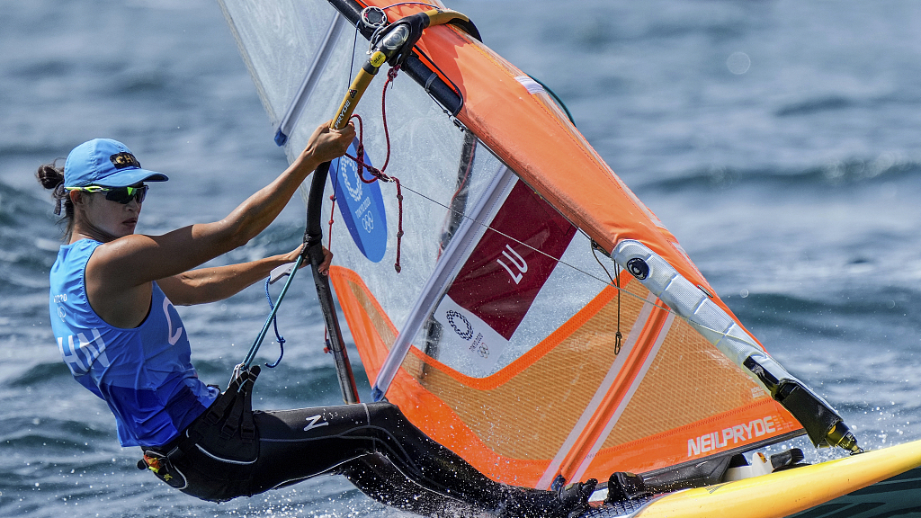 第20金!中国选手卢云秀夺得帆船女子帆板rs:x级金牌