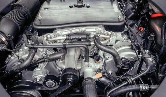 哈弗h9搭载的是gw4c20b型号发动机,而坦克300则配备了e20cb型号发动机