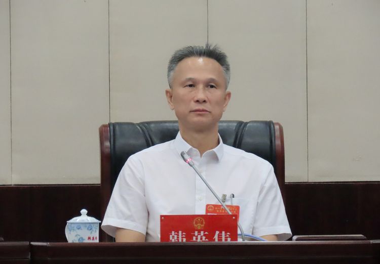 韩英伟主持召开市十六届人大常委会第四十八次会议