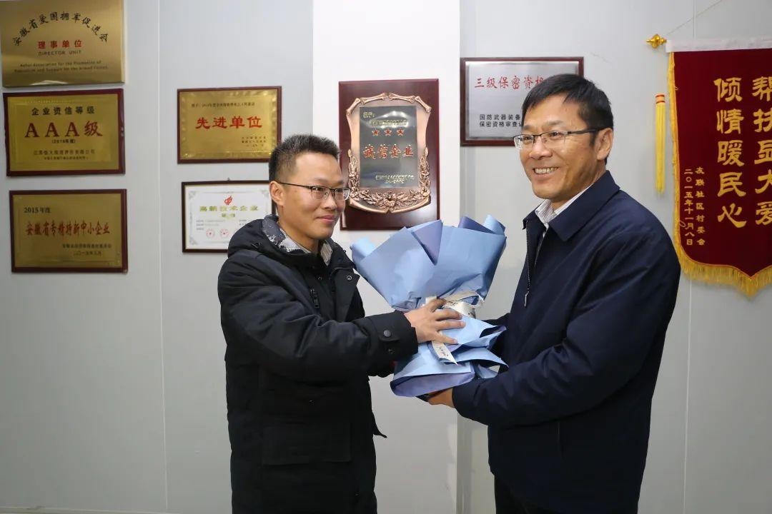 洪建春走访慰问市级老干部和优秀人才